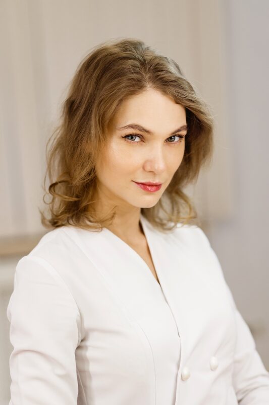 врач косметолог Елена Монахова